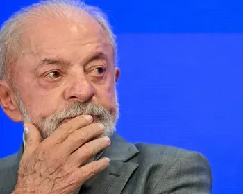 Jamais imaginei disputar com mentiroso miliciano, diz Lula ao chegar em SP
