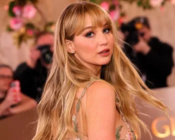 Jennifer Lawrence diz ter feito plástica após filhos para se manter "sexy"