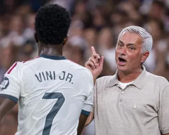 José Mourinho critica anúncio de punição a Vini Jr.