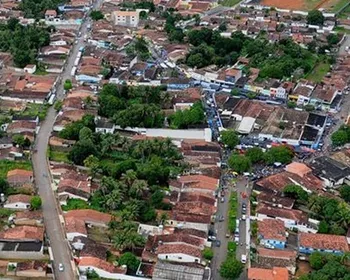 Jovem se envolve em confusão durante carreata política e casa da família é alvo de tiros