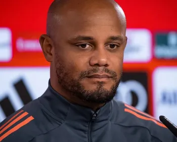Kompany ficará afastado do Bayern "por semanas" após desmaiar em treino