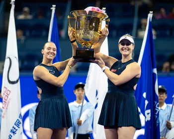 Luisa Stefani conquista WTA 1000 de Pequim ao lado de Dabrowski
