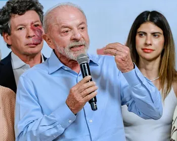 Lula promete criação do Pé-de-Meia para universitários em 2027