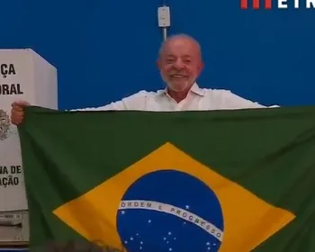 Lula vota em São Bernardo do Campo acompanhado de vice, ministros e Janja