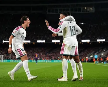 Mbappé marca duas vezes e Real Madrid vence o Barcelona no El Clásico