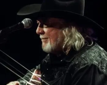 Morre John Anderson, ícone da música country, aos 71 anos