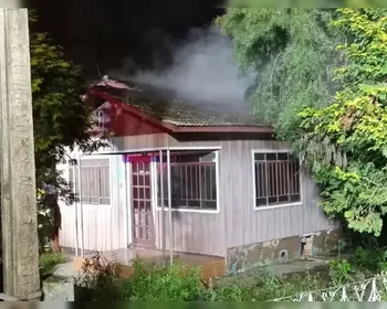Mulher tem mais de 50% do corpo queimado após dormir com cigarro aceso