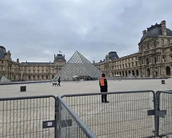 Museu do Louvre fecha em Paris após onda de protestos na França