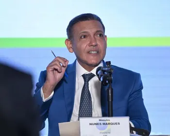 Nunes Marques concorda com Zanin e orienta TREs a fecharem urnas às 19h