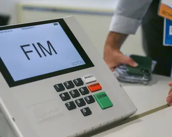 O que acontece se eu ainda estiver na fila às 17h para votar?