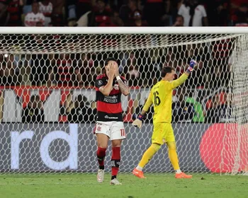 Paquetá chora após eliminação do Flamengo na Libertadores