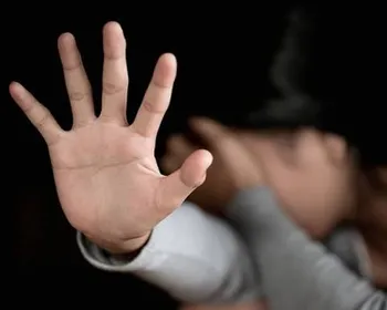 Populares ouvem gritos de socorro, capturam suspeito de tentativa de estupro e o agridem