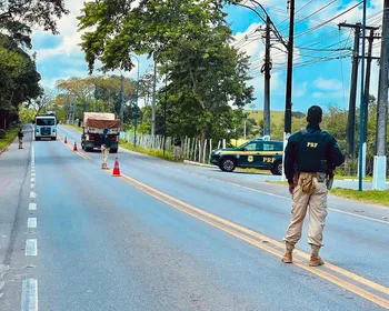 PRF fiscaliza quase mil veículos em Alagoas durante feriado; veja o balanço!