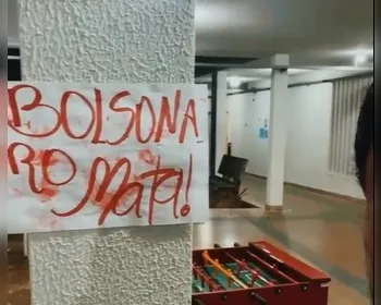Professor da Ufal critica cartazes políticos espalhados pelo campus e questiona legalidade das manifestações