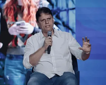 Prorrogação da votação em todo o Brasil é inédita desde a redemocratização