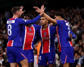 PSG goleia Manchester City na Inglaterra e assume a liderança