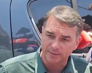 Deputados do PT pedem alerta internacional para deter Flávio Bolsonaro