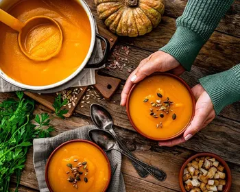 Sopa de abóbora: receita rica em fibras para os dias frios