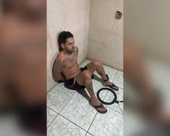 Traficante do CV que abastecia interior do RJ com armas é preso dormindo