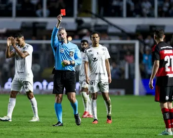 VAR leva quase 10 minutos em Santos x Flamengo e bate recorde