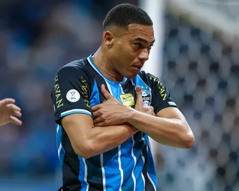 Vasco negocia pré-contrato com Carlos Vinícius, do Grêmio