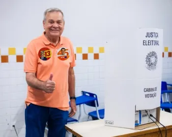 Vice-governador Ronaldo Lessa vota e declara: 'pensando no futuro de Alagoas'