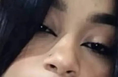 Mãe ouviu por telefone filha de 15 anos dizer que seria esfaqueada pelo ex-namorado