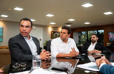 Governo de Alagoas discute ativação de fábrica de absorventes no presídio Santa Luzia