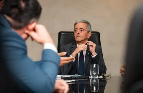 Governo de Alagoas discute ativação de fábrica de absorventes no presídio Santa Luzia