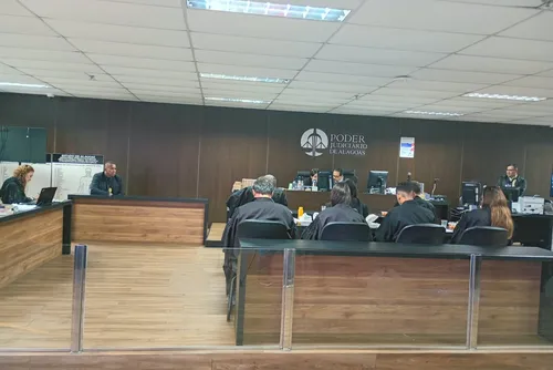 
				Babá afirma que menino se queixava de dores de cabeça dias antes de morrer
			
			