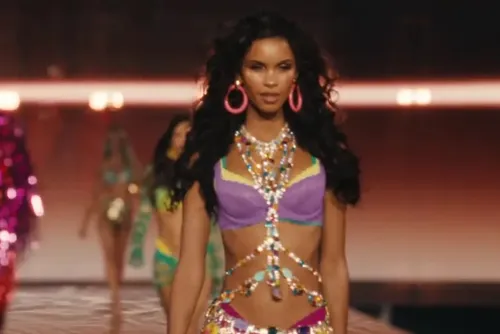 
				Brasileiras dominam passarela do Victoria's Secret Fashion Show; veja fotos
			
			