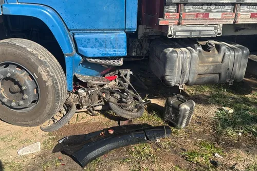 
				Carro desgovernado atinge três motos, caminhão e pedestre em Penedo
			
			