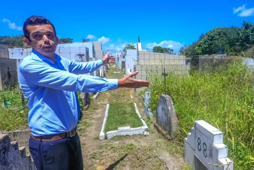 
				Cemitério de Maceió tem covas tomadas pelo mato e sepultamentos nos corredores
			
			