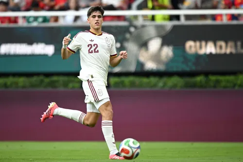 
				Com Endrick, Estêvão e Rayan, veja os finalistas do Golden Boy 2026
			
			