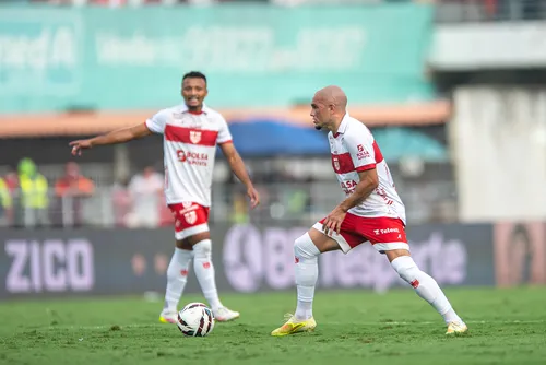 
				CRB tem sete jogadores pendurados para confronto direto com o Atlético-GO pela Série B
			
			