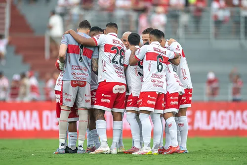 
				CRB tem sete jogadores pendurados para confronto direto com o Atlético-GO pela Série B
			
			