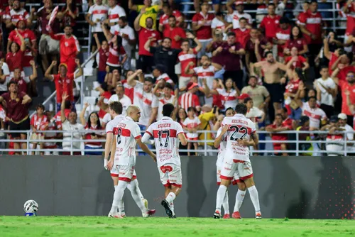
				CRB vence, confirma rebaixamento do Londrina e volta ao G-6 da Série B: 2 a 1

			