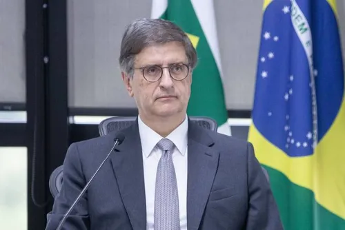 
				Diminuição na abstenção deve favorecer Flávio
			
			