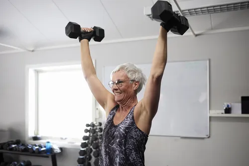 
				Exercícios para fortalecer os braços e preservar a força após os 50 anos
			
			