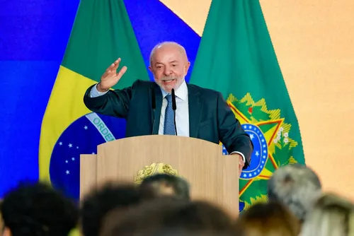 
				FAB põe até 100 anos de sigilo em lista de passageiros de Vorcaro
			
			