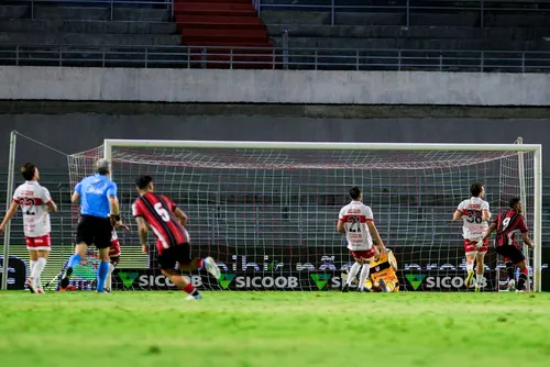 
				Pênalti, gol anulado e Galo fora do G-6:  veja os melhores momentos de CRB 0-1 Botafogo-SP
			
			