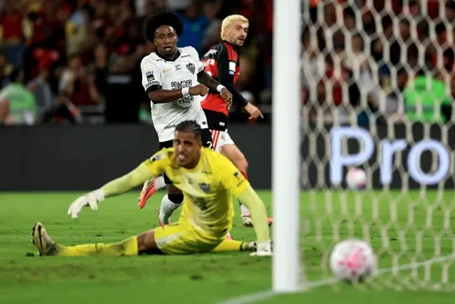 
				Flamengo lidera returno do Brasileirão e Corinthians segue na lanterna
			
			