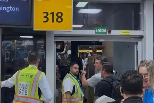 
				Flávio Bolsonaro viajou para os EUA? Veja onde ele foi visto após a derrota na eleição
			
			