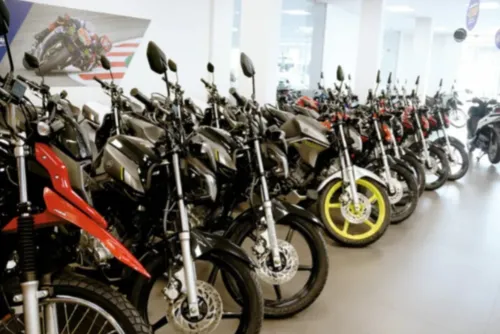 
				Entre 2016 e 2025, a frota de motocicletas em Alagoas passou de 310.884 para 561.258 veículos, um aumento de 80,5%. No mesmo período, o número de condutores habilitados para pilotar motos cresceu 74%, chegando a 411.397.
			
			