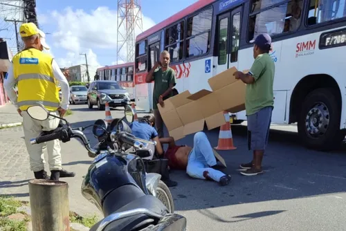 
				O número de mortes no trânsito caiu de 805, em 2024, para 682, em 2025, uma redução de 15,3%. Apesar da queda, o estudo aponta que as motocicletas continuam sendo o principal fator de letalidade nas vias alagoanas.
			
			