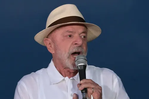 
				Lula promete ser mais rigoroso na negociação de ministérios com Centrão
			
			