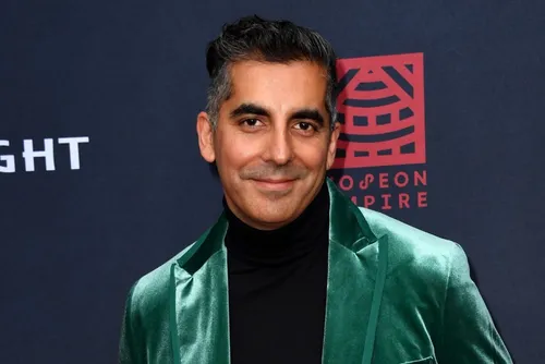 
				‘Os Simpsons’ revelam novo ator de Apu após 9 anos de silêncio
			
			