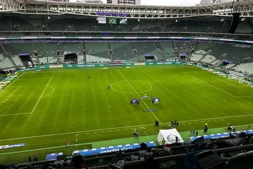 
				Palmeiras e Corinthians disputam Dérbi em lados opostos
			
			