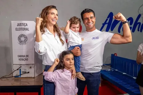 
				Pesquisas, rádio e discurso de mudança: marqueteiro revela como JHC e Marina venceram em Alagoas
			
			