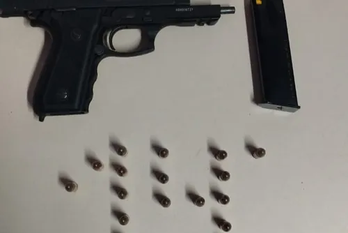 
				PM apreende armas, drogas e veículo com sinais de adulteração em Alagoas
			
			